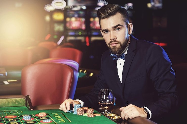 Studio live-dealer kogama dengan multi-kamera menampilkan permainan blackjack dan roulette